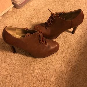 Brown lace up heels!